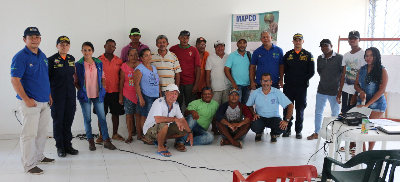 En la fotografía los participantes al encuentro donde se llevo acabo el acuerdo